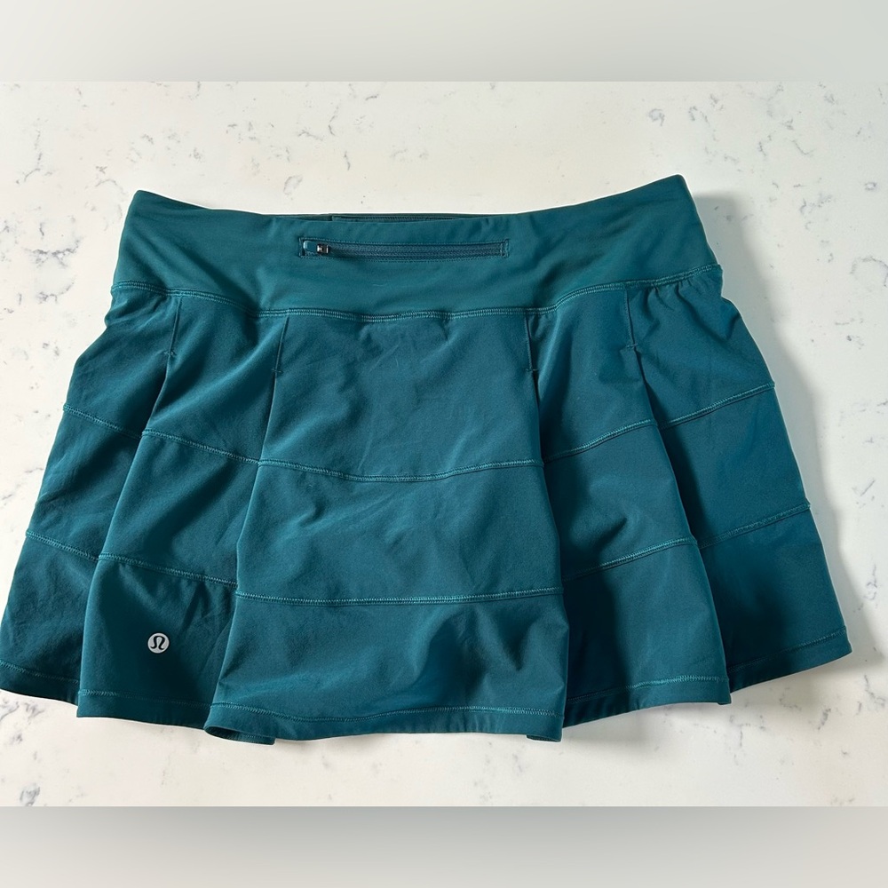 Lululemon pace rival skirt size 8, teal blue green color